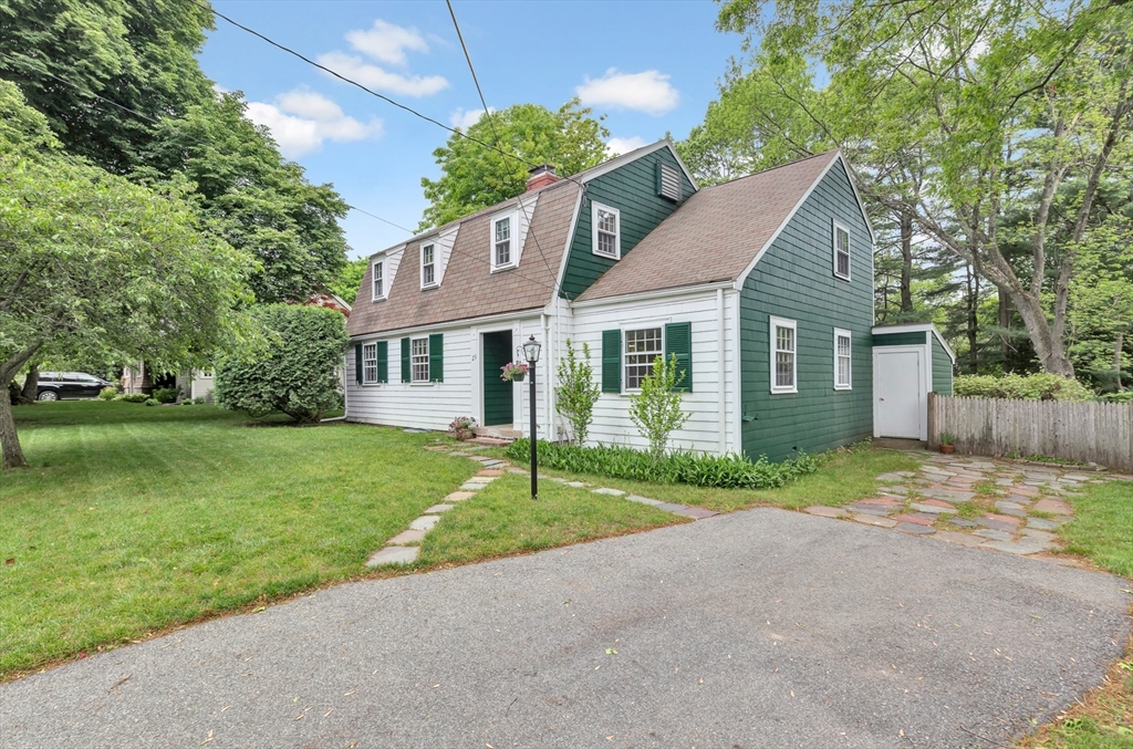 25 Canterbury Road, Winchester, Massachusetts, 4 Bedrooms Bedrooms, 8 Rooms Rooms,1.5 BathroomsBathrooms,Residential,For Sale,Canterbury Road,73380011
