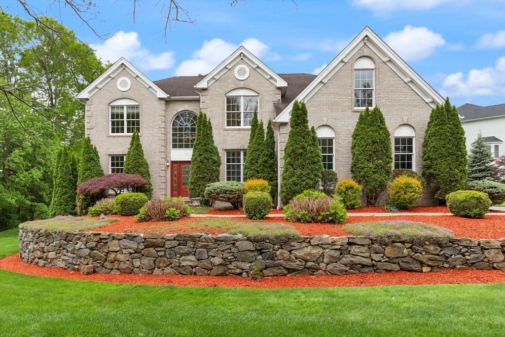 2 Appaloosa Dr, Grafton, Massachusetts, 4 Bedrooms Bedrooms, 10 Rooms Rooms,2.5 BathroomsBathrooms,Residential,For Sale,Appaloosa Dr,73380013