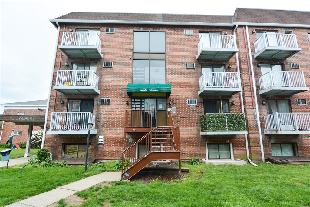 1186 Worcester Road, Framingham, Massachusetts, 1 Bedroom Bedrooms, 3 Rooms Rooms,1 BathroomBathrooms,Residential,For Sale,Worcester Road,73380012