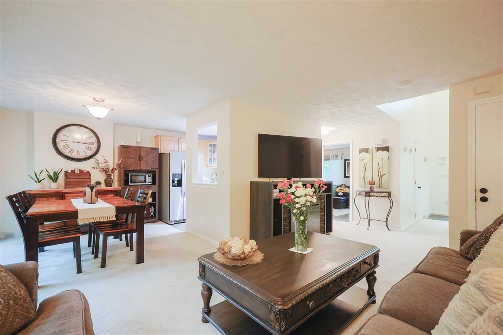249 Meeting House Path, Ashland, Massachusetts, 3 Bedrooms Bedrooms, 9 Rooms Rooms,2.5 BathroomsBathrooms,Residential,For Sale,Meeting House Path,73380014