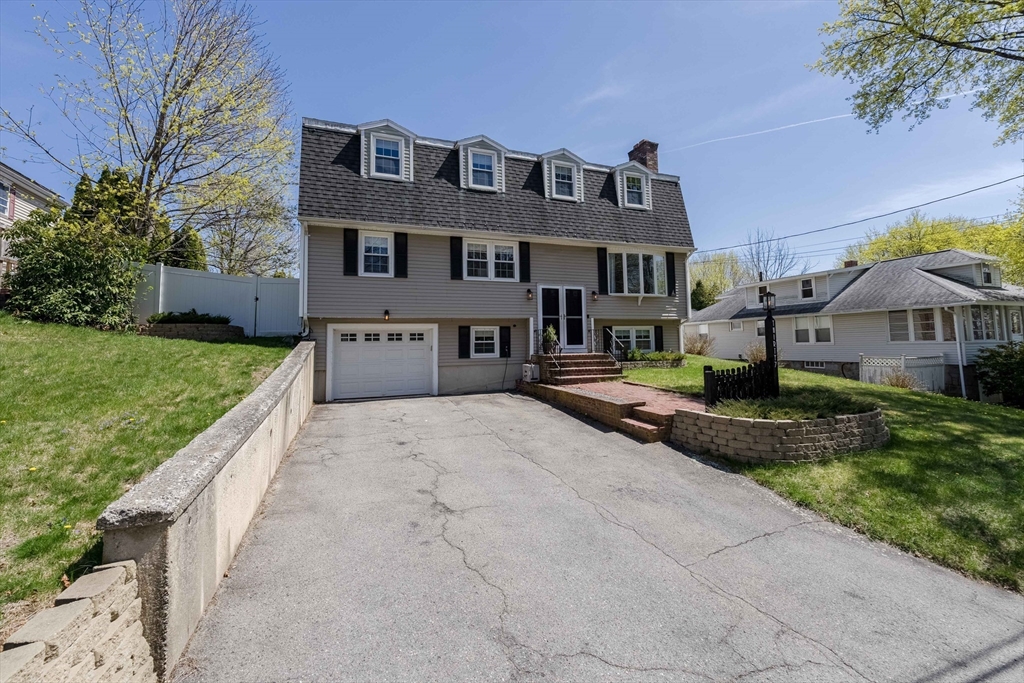 37 Hillcrest Ave, Methuen, Massachusetts, 5 Bedrooms Bedrooms, 9 Rooms Rooms,2.5 BathroomsBathrooms,Residential,For Sale,Hillcrest Ave,73379301