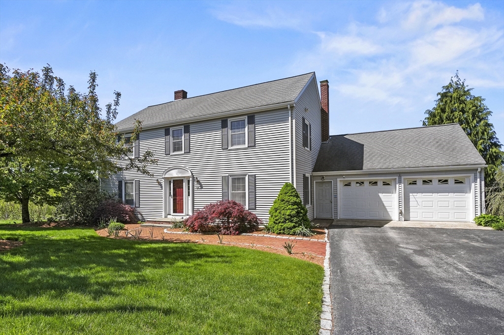 56 Upper Gore Road, Webster, Massachusetts, 4 Bedrooms Bedrooms, 10 Rooms Rooms,3 BathroomsBathrooms,Residential,For Sale,Upper Gore Road,73379448