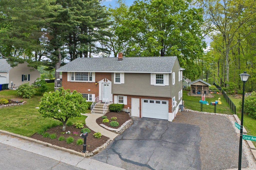 602 Coral Ave, Manchester, New Hampshire, 4 Bedrooms Bedrooms, 9 Rooms Rooms,3 BathroomsBathrooms,Residential,For Sale,Coral Ave,73380025