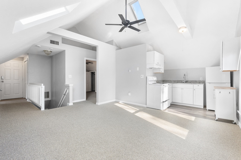 338 Summer, Franklin, Massachusetts, 2 Bedrooms Bedrooms, 3 Rooms Rooms,1 BathroomBathrooms,Residential Lease,For Rent,Summer,73380036