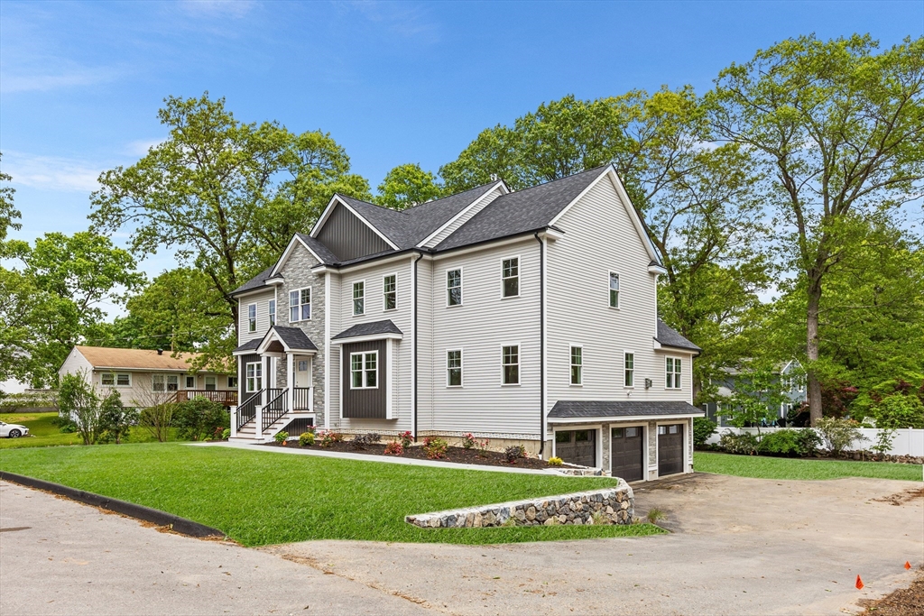 18 Hillsdale Ave, Burlington, Massachusetts, 4 Bedrooms Bedrooms, 10 Rooms Rooms,3.5 BathroomsBathrooms,Residential,For Sale,Hillsdale Ave,73380038