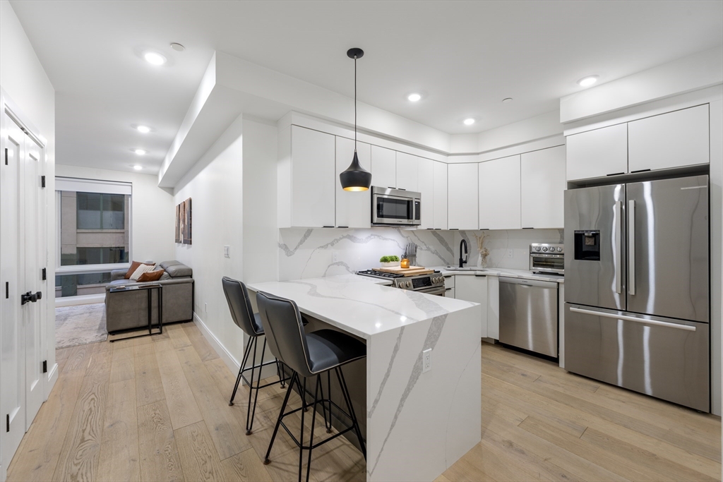 101 Condor St, Boston, Massachusetts, 2 Bedrooms Bedrooms, 4 Rooms Rooms,2 BathroomsBathrooms,Residential,For Sale,Condor St,73380058