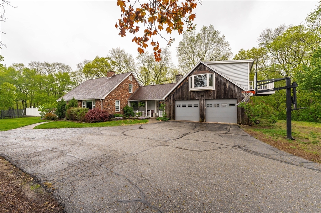 4 Alvord St, South Hadley, Massachusetts, 4 Bedrooms Bedrooms, 6 Rooms Rooms,3.5 BathroomsBathrooms,Residential,For Sale,Alvord St,73377273