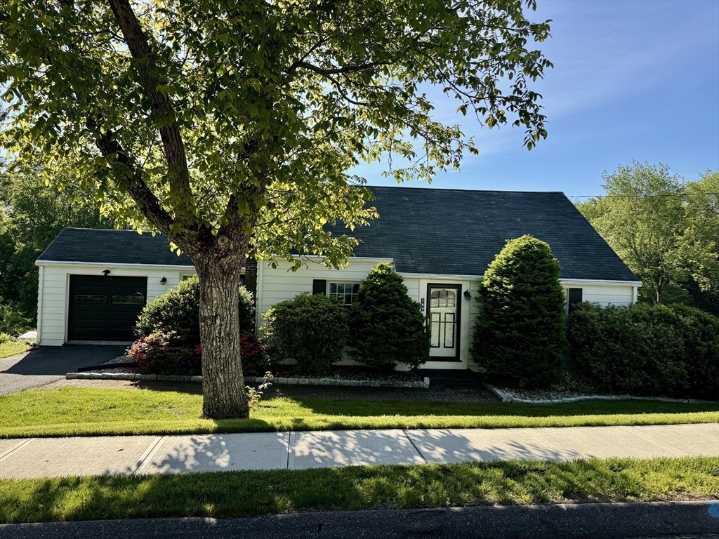 167 Pleasant St, East Longmeadow, Massachusetts, 3 Bedrooms Bedrooms, 6 Rooms Rooms,1 BathroomBathrooms,Residential,For Sale,Pleasant St,73380078