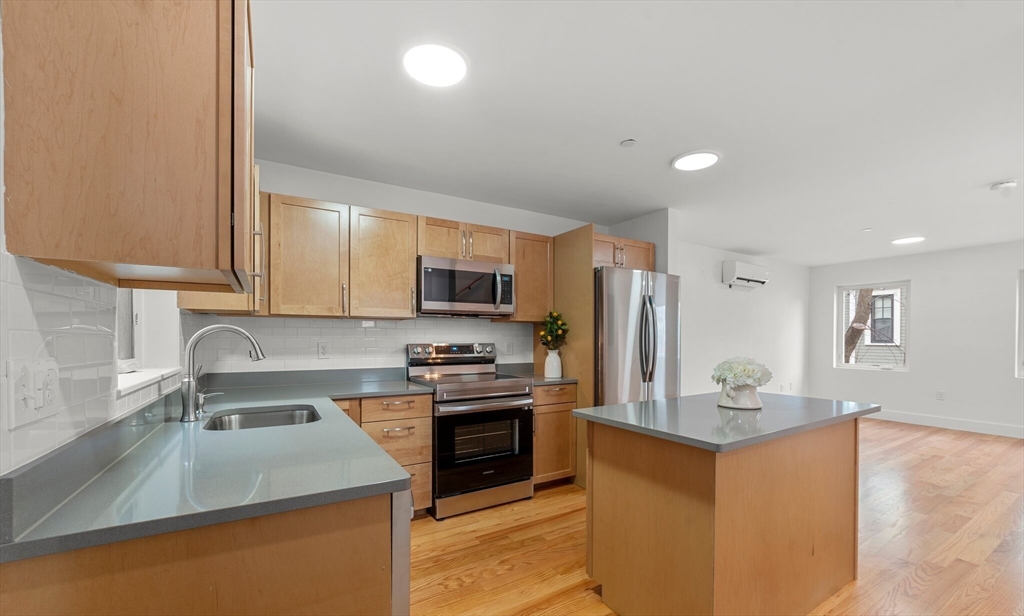 140 Prospect, Cambridge, Massachusetts, 3 Bedrooms Bedrooms, 8 Rooms Rooms,2.5 BathroomsBathrooms,Residential Lease,For Rent,Prospect,73380271