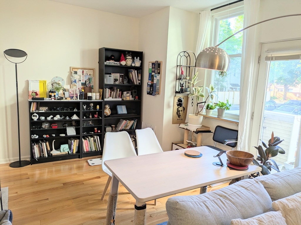 218 Thorndike St, Cambridge, Massachusetts, 2 Bedrooms Bedrooms, 4 Rooms Rooms,2 BathroomsBathrooms,Residential Lease,For Rent,Thorndike St,73380199
