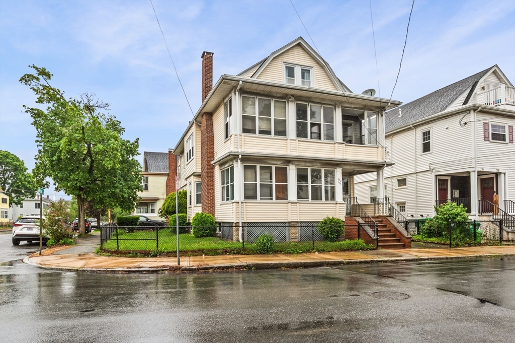 232 Central Ave, Medford, Massachusetts, 6 Bedrooms Bedrooms, 13 Rooms Rooms,3 BathroomsBathrooms,Residential Income,For Sale,Central Ave,73380733