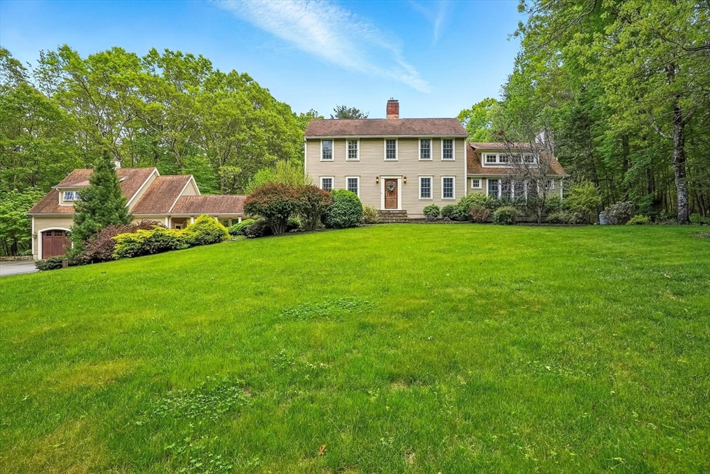 56 Grafton Rd, Upton, Massachusetts, 4 Bedrooms Bedrooms, 10 Rooms Rooms,3.5 BathroomsBathrooms,Residential,For Sale,Grafton Rd,73378757