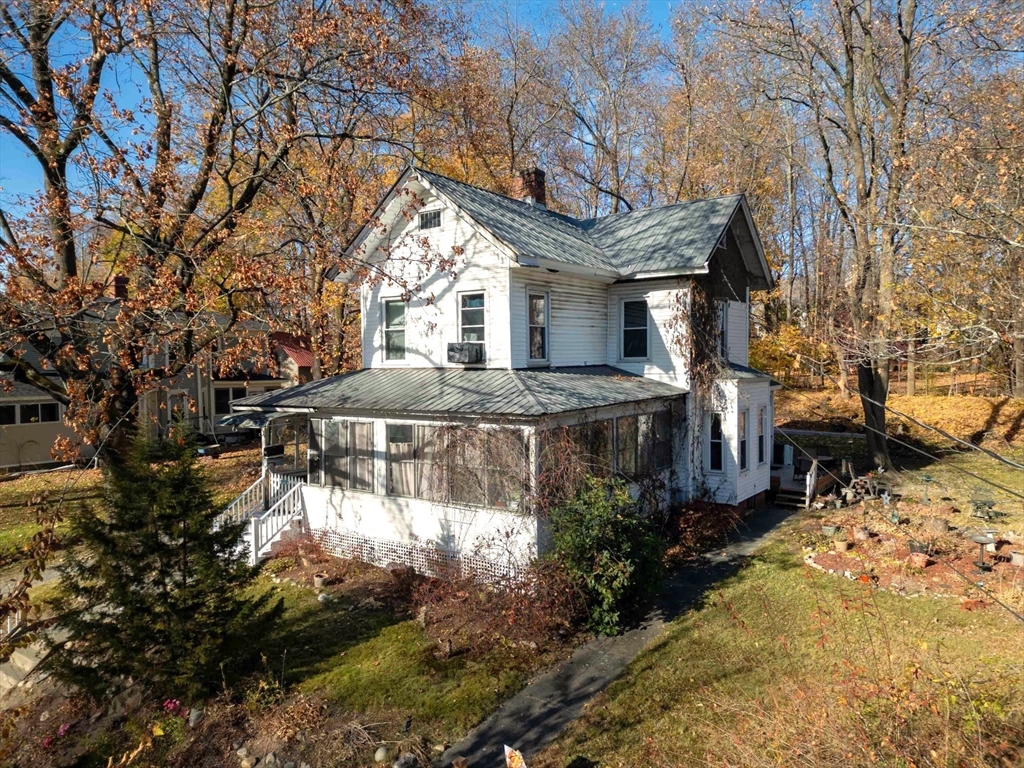 15 Pond Street, Greenfield, Massachusetts, 3 Bedrooms Bedrooms, 8 Rooms Rooms,2 BathroomsBathrooms,Residential Income,For Sale,Pond Street,73380762