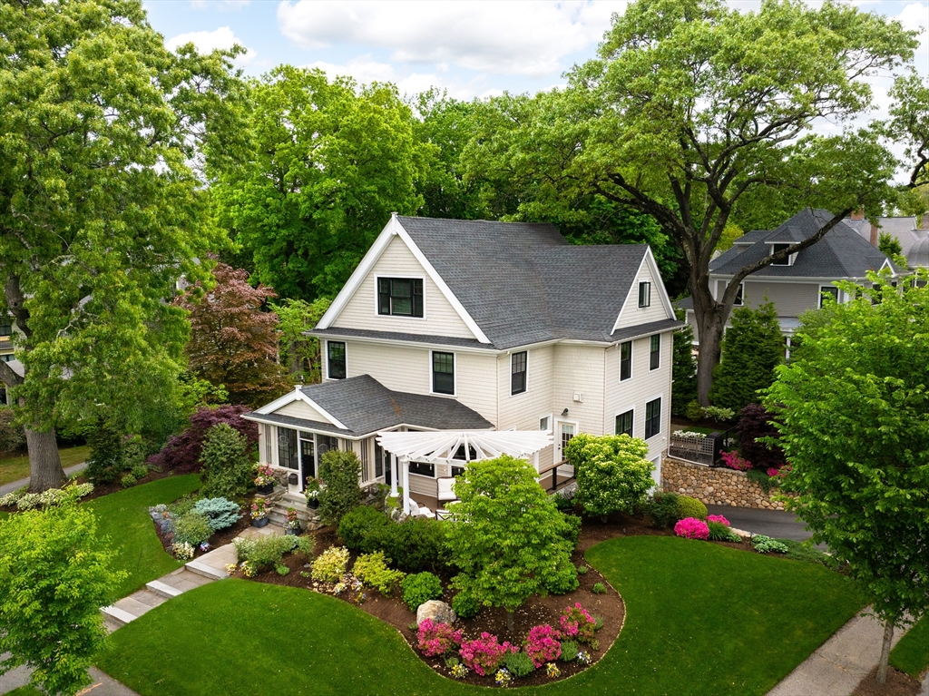 26 Sterling St, Newton, Massachusetts, 6 Bedrooms Bedrooms, 10 Rooms Rooms,3.5 BathroomsBathrooms,Residential,For Sale,Sterling St,73380776