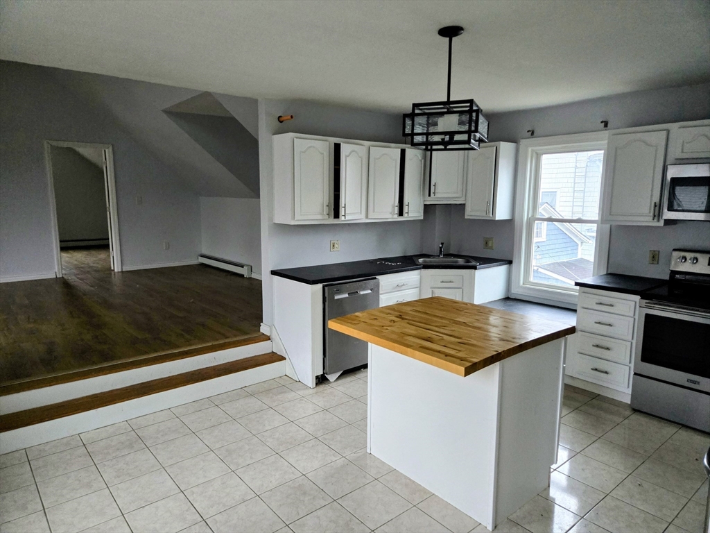 76 Plain, Taunton, Massachusetts, 1 Bedroom Bedrooms, 4 Rooms Rooms,1 BathroomBathrooms,Residential Lease,For Rent,Plain,73380747