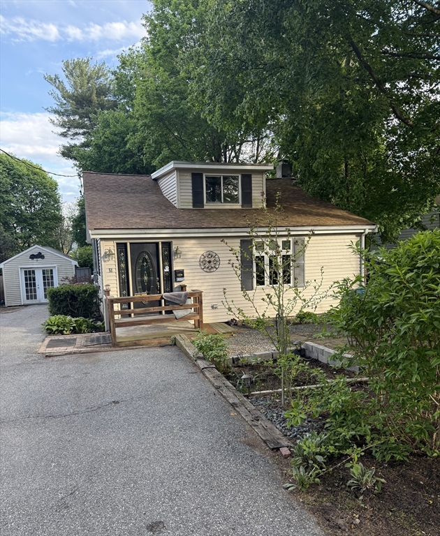 51 Prospect Ave, Lynnfield, Massachusetts, 2 Bedrooms Bedrooms, 5 Rooms Rooms,1 BathroomBathrooms,Residential Lease,For Rent,Prospect Ave,73380808