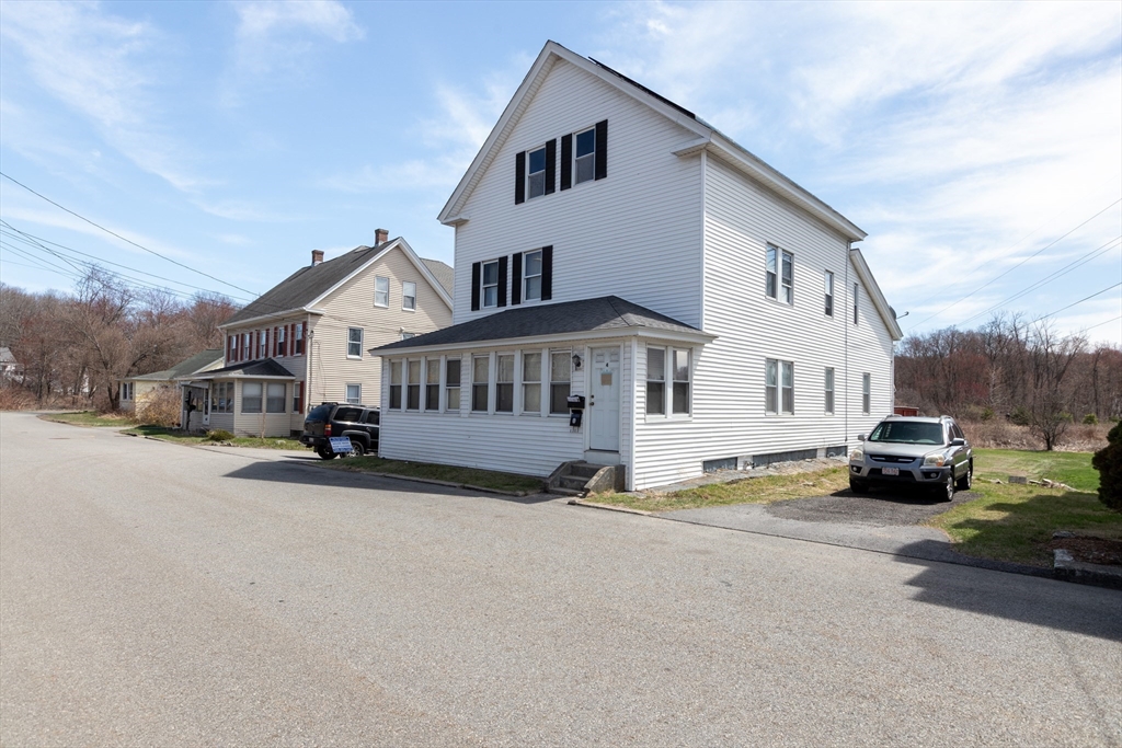 4 A-C Elm Ct, Millbury, Massachusetts, 5 Bedrooms Bedrooms, 13 Rooms Rooms,3 BathroomsBathrooms,Residential Income,For Sale,A-C Elm Ct,73380842