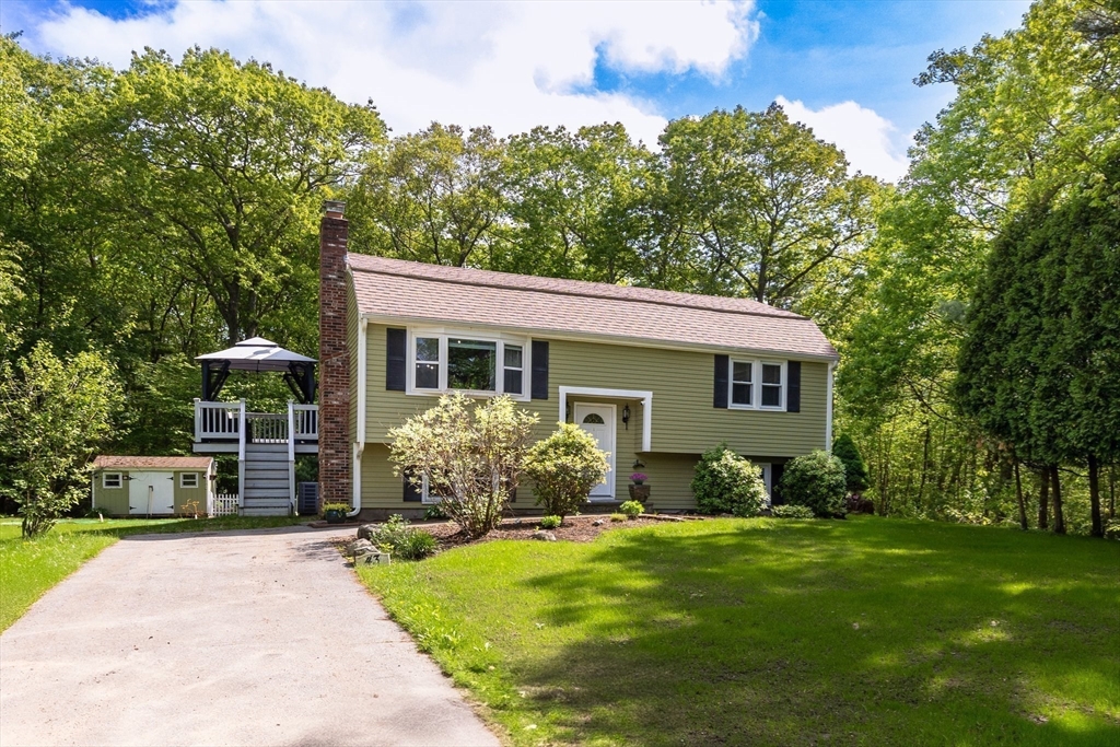 43 Sargent Cir, Attleboro, Massachusetts, 2 Bedrooms Bedrooms, 5 Rooms Rooms,1.5 BathroomsBathrooms,Residential,For Sale,Sargent Cir,73380840