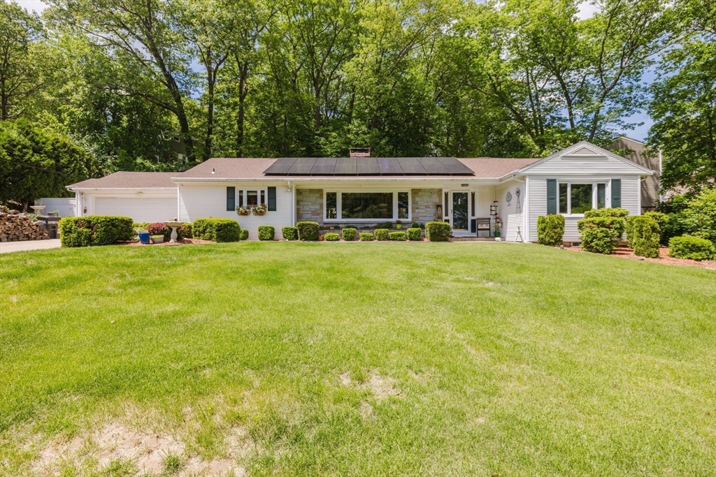 35 Williams Street, Lincoln, Rhode Island, 2 Bedrooms Bedrooms, 5 Rooms Rooms,1.5 BathroomsBathrooms,Residential,For Sale,Williams Street,73380829