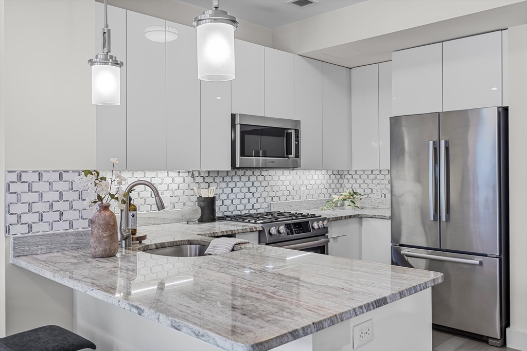 121 Portland Street, Boston, Massachusetts, 2 Bedrooms Bedrooms, 5 Rooms Rooms,2 BathroomsBathrooms,Residential,For Sale,Portland Street,73380845
