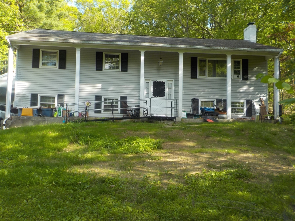 545 Douglas Rd, Northbridge, Massachusetts, 4 Bedrooms Bedrooms, 8 Rooms Rooms,3 BathroomsBathrooms,Residential,For Sale,Douglas Rd,73380852