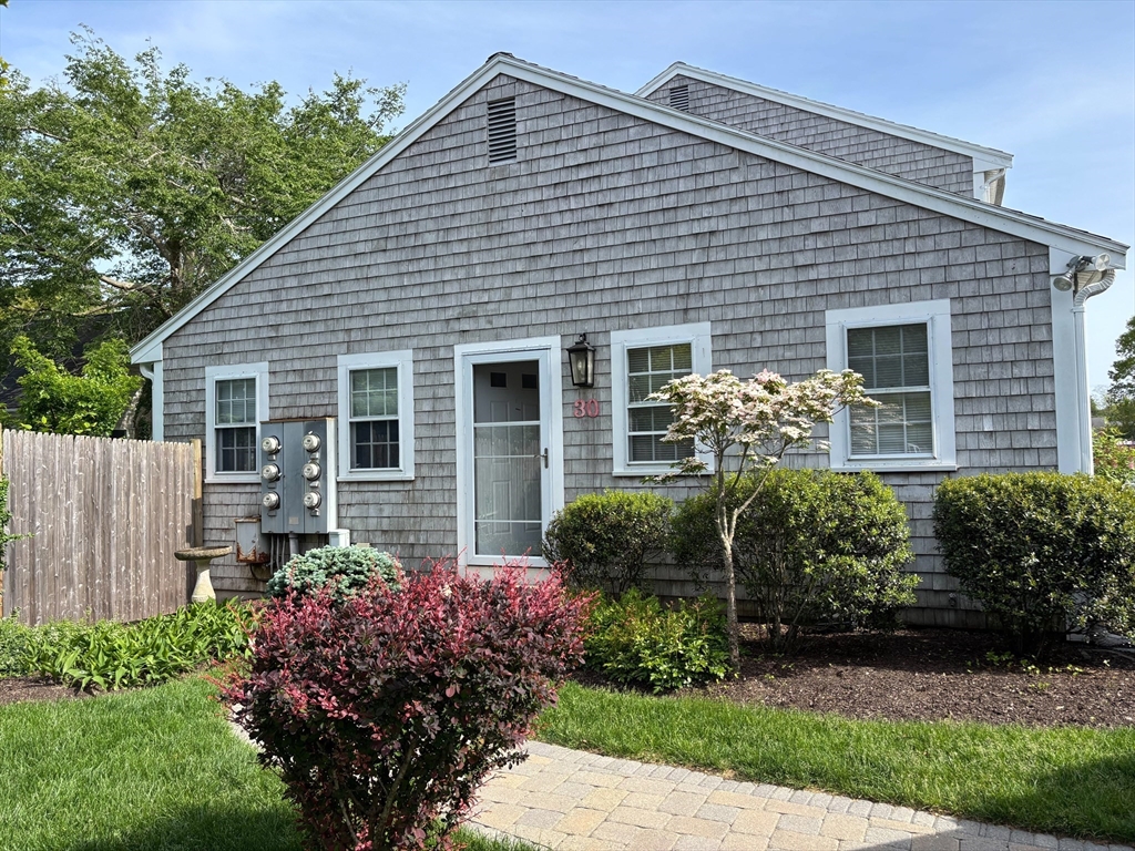 110 W Main St, Barnstable, Massachusetts, 1 Bedroom Bedrooms, 3 Rooms Rooms,1 BathroomBathrooms,Residential,For Sale,W Main St,73380894