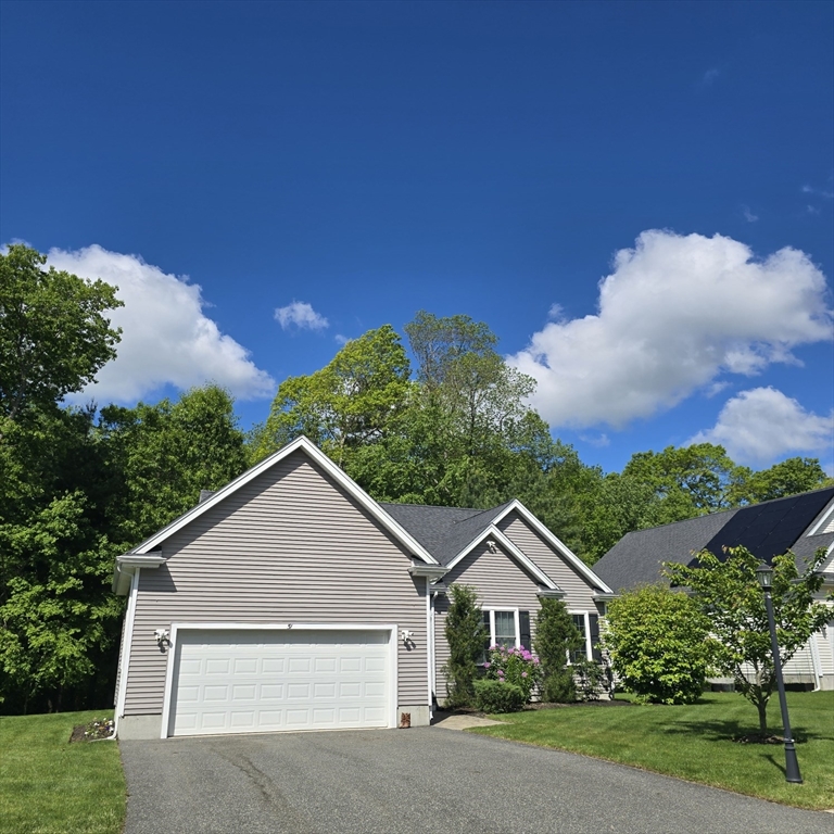 51 Alexandras Way, Brockton, Massachusetts, 2 Bedrooms Bedrooms, 5 Rooms Rooms,2 BathroomsBathrooms,Residential,For Sale,Alexandras Way,73380896