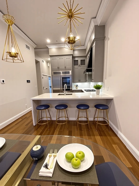 288 Commonwealth Ave, Boston, Massachusetts, 2 Bedrooms Bedrooms, 4 Rooms Rooms,2 BathroomsBathrooms,Residential Lease,For Rent,Commonwealth Ave,73380905