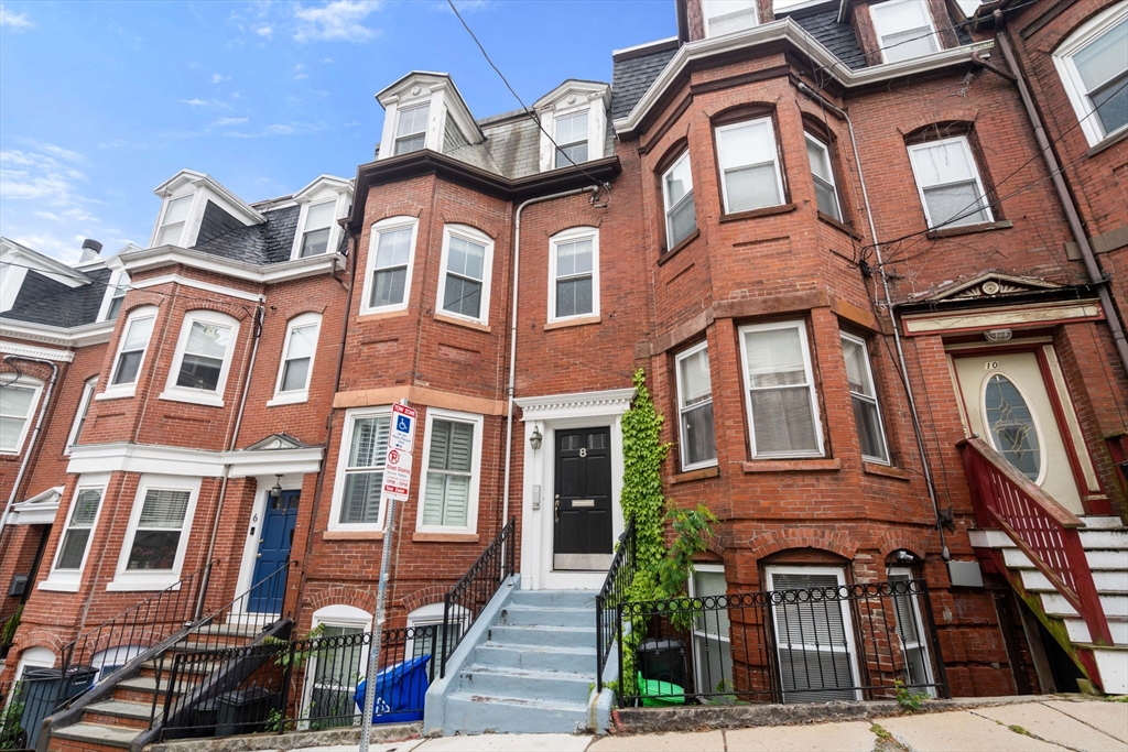 8 Pacific St, Boston, Massachusetts, 2 Bedrooms Bedrooms, 4 Rooms Rooms,1.5 BathroomsBathrooms,Residential Lease,For Rent,Pacific St,73380907
