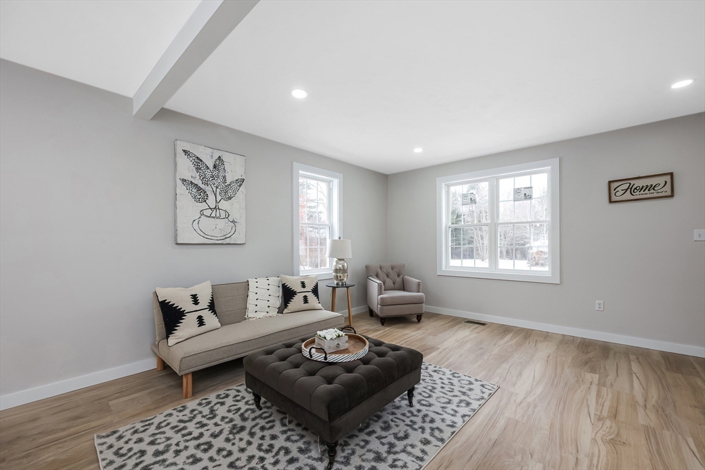 14R Paige Hill Rd, Brimfield, Massachusetts, 2 Bedrooms Bedrooms, 5 Rooms Rooms,1.5 BathroomsBathrooms,Residential Lease,For Rent,Paige Hill Rd,73380906