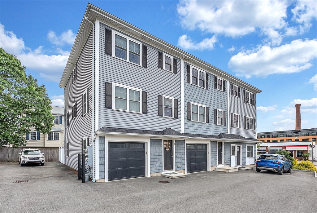 3 Lowell St, Waltham, Massachusetts, 4 Bedrooms Bedrooms, 7 Rooms Rooms,3.5 BathroomsBathrooms,Residential,For Sale,Lowell St,73380918
