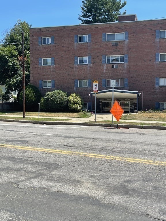 190 Mount Auburn, Watertown, Massachusetts, 2 Bedrooms Bedrooms, 4 Rooms Rooms,1 BathroomBathrooms,Residential Lease,For Rent,Mount Auburn,73380917