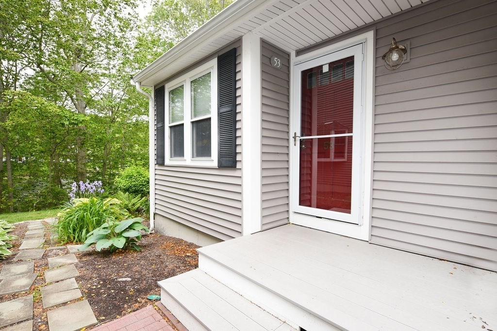 1559 Bay St, Taunton, Massachusetts, 2 Bedrooms Bedrooms, 6 Rooms Rooms,1.5 BathroomsBathrooms,Residential,For Sale,Bay St,73380910