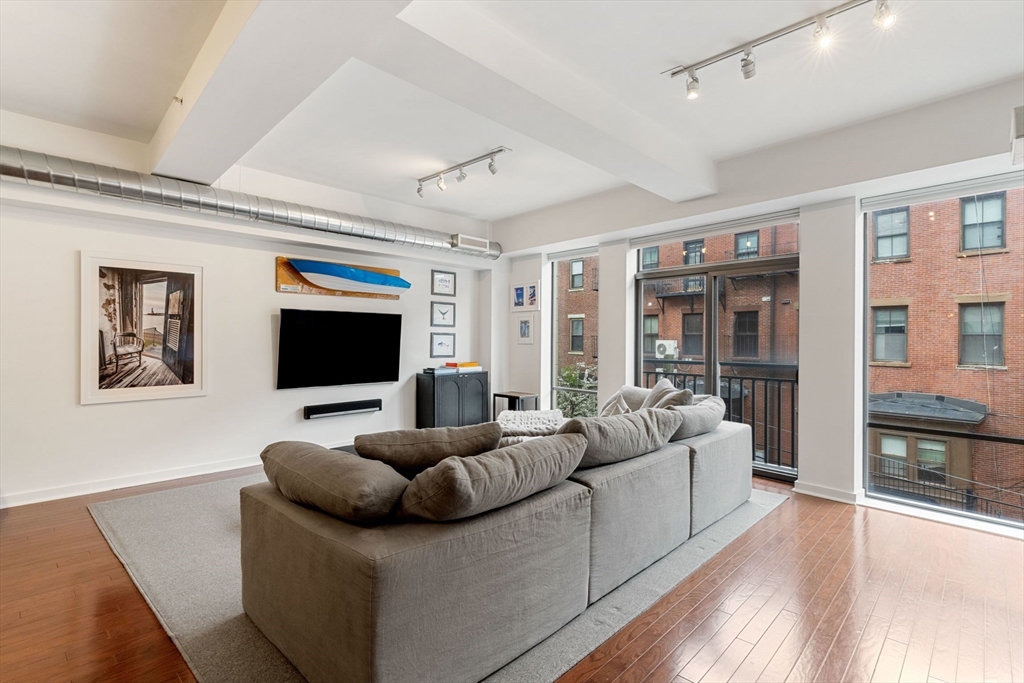255 Northampton St, Boston, Massachusetts, 1 Bedroom Bedrooms, 3 Rooms Rooms,1 BathroomBathrooms,Residential Lease,For Rent,Northampton St,73380855