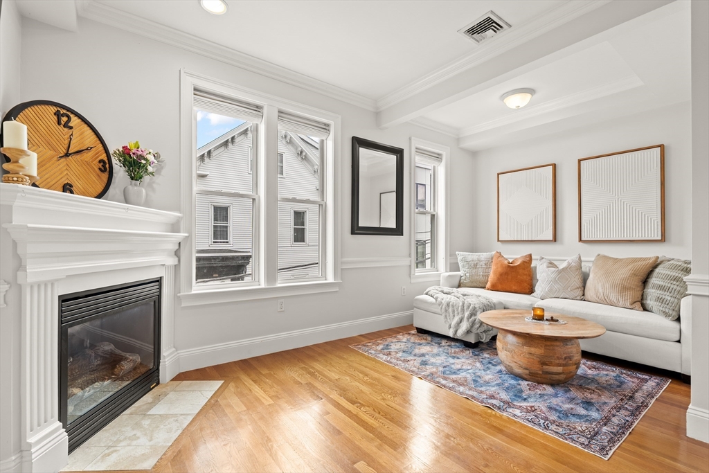 53 Woodward St, Boston, Massachusetts, 1 Bedroom Bedrooms, 4 Rooms Rooms,1 BathroomBathrooms,Residential,For Sale,Woodward St,73380944