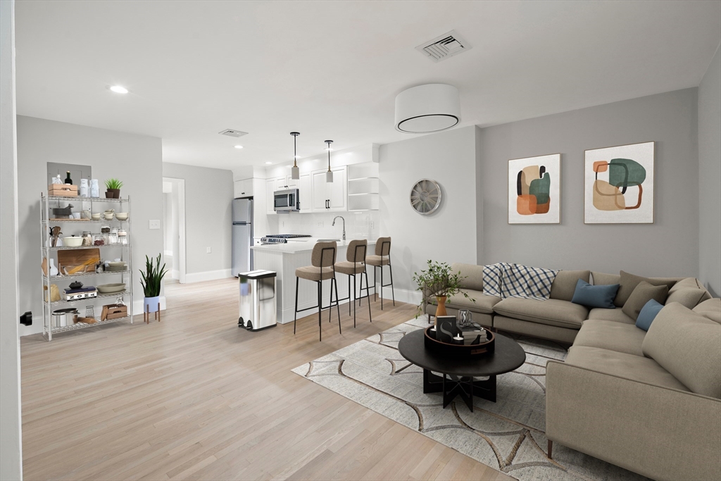 64 Trenton St, Boston, Massachusetts, 2 Bedrooms Bedrooms, 5 Rooms Rooms,1 BathroomBathrooms,Residential Lease,For Rent,Trenton St,73380968