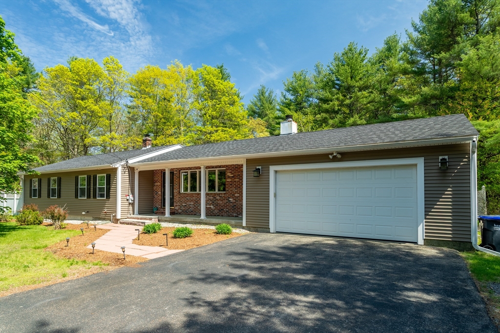 198 Groton St, Dunstable, Massachusetts, 3 Bedrooms Bedrooms, 6 Rooms Rooms,2 BathroomsBathrooms,Residential,For Sale,Groton St,73376631
