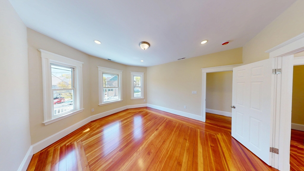 27 Champney, Boston, Massachusetts, 3 Bedrooms Bedrooms, 6 Rooms Rooms,2 BathroomsBathrooms,Residential Lease,For Rent,Champney,73380977