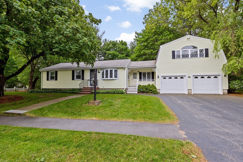 12 Dorothy Ave, Wilmington, Massachusetts, 3 Bedrooms Bedrooms, 8 Rooms Rooms,2 BathroomsBathrooms,Residential,For Sale,Dorothy Ave,73379169
