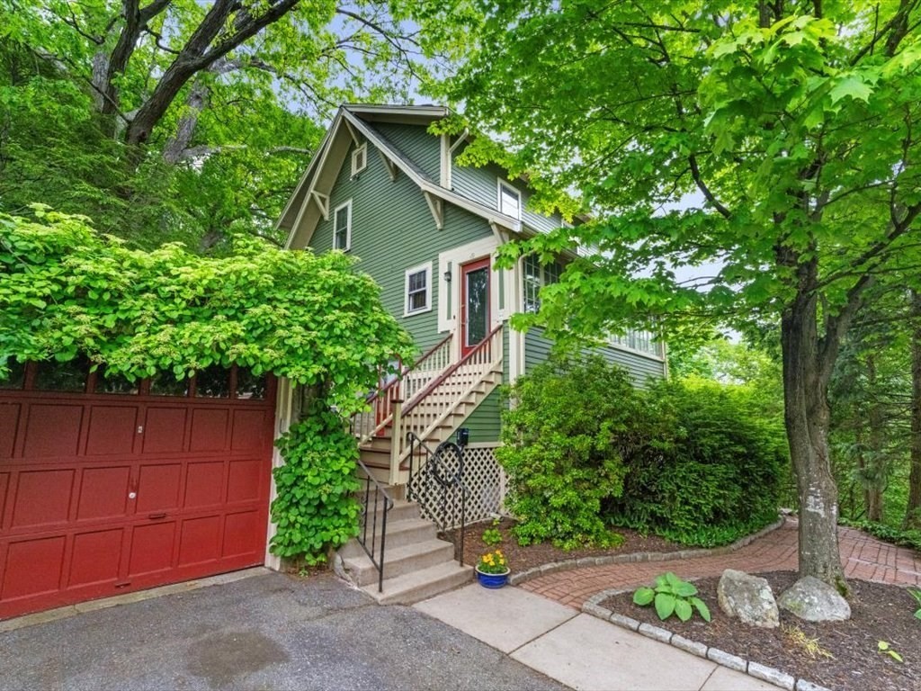 49 Fern Road, Medford, Massachusetts, 3 Bedrooms Bedrooms, 6 Rooms Rooms,1.5 BathroomsBathrooms,Residential,For Sale,Fern Road,73381031
