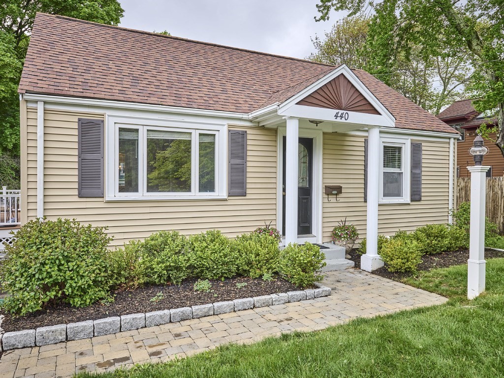 440 Forest St, Waltham, Massachusetts, 4 Bedrooms Bedrooms, 7 Rooms Rooms,1 BathroomBathrooms,Residential,For Sale,Forest St,73381021