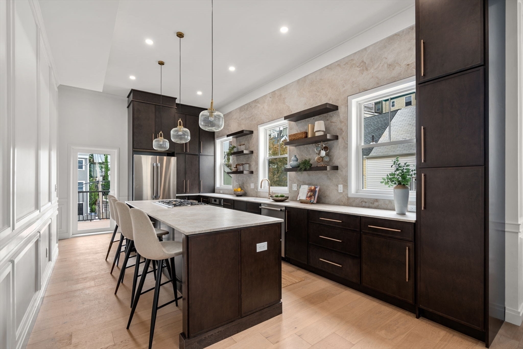9 Russell, Boston, Massachusetts, 3 Bedrooms Bedrooms, 5 Rooms Rooms,2 BathroomsBathrooms,Residential,For Sale,Russell,73380988