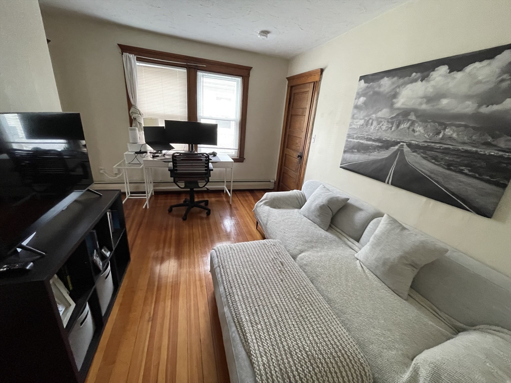 127 Belgrade Ave, Boston, Massachusetts, 1 Bedroom Bedrooms, 3 Rooms Rooms,1 BathroomBathrooms,Residential Lease,For Rent,Belgrade Ave,73381104