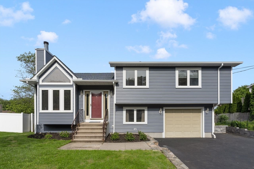 151 Mohawk Trl, Cranston, Rhode Island, 3 Bedrooms Bedrooms, 6 Rooms Rooms,2.5 BathroomsBathrooms,Residential,For Sale,Mohawk Trl,73377662