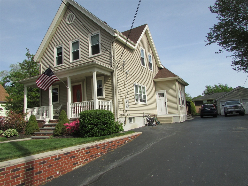 1038 Somerset Ave, Taunton, Massachusetts, 2 Bedrooms Bedrooms, 4 Rooms Rooms,1 BathroomBathrooms,Residential Lease,For Rent,Somerset Ave,73380961