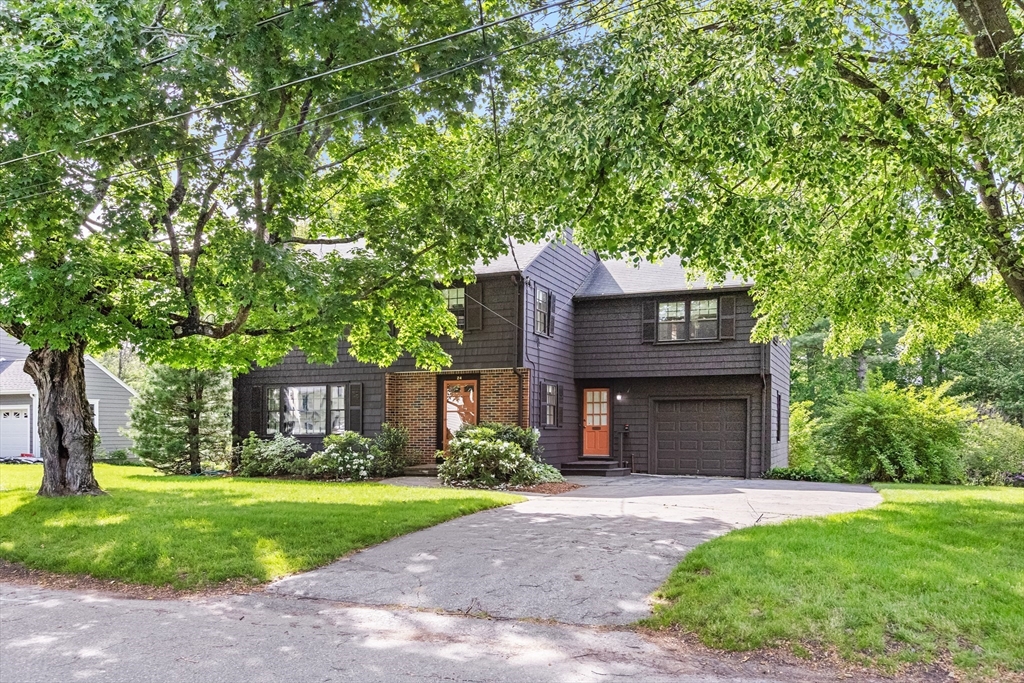 24 Meadow Brook Ln, Reading, Massachusetts, 4 Bedrooms Bedrooms, 7 Rooms Rooms,2.5 BathroomsBathrooms,Residential,For Sale,Meadow Brook Ln,73381478