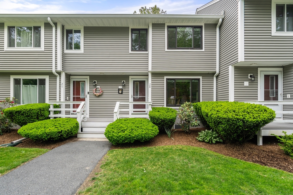 28 Hartshorn Place, Walpole, Massachusetts, 2 Bedrooms Bedrooms, 5 Rooms Rooms,1.5 BathroomsBathrooms,Residential,For Sale,Hartshorn Place,73381472