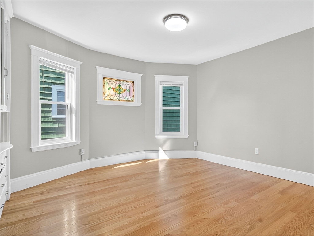 17 Chelmsford St, Boston, Massachusetts, 3 Bedrooms Bedrooms, 6 Rooms Rooms,1 BathroomBathrooms,Residential Lease,For Rent,Chelmsford St,73381498