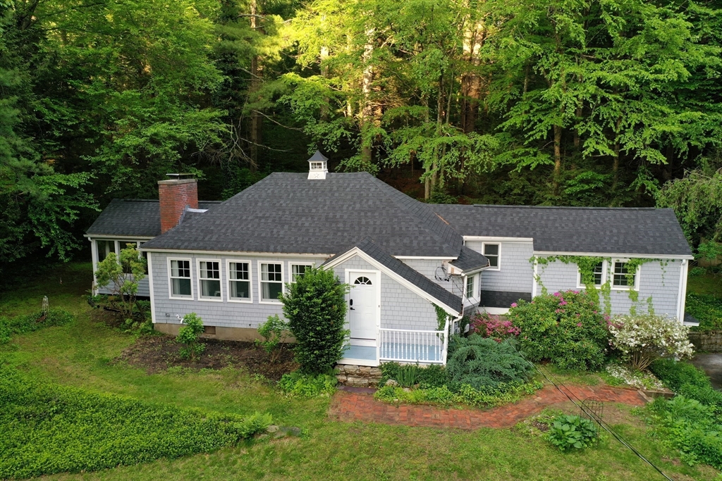 400 Loomis St, Westfield, Massachusetts, 3 Bedrooms Bedrooms, 5 Rooms Rooms,2 BathroomsBathrooms,Residential,For Sale,Loomis St,73381678
