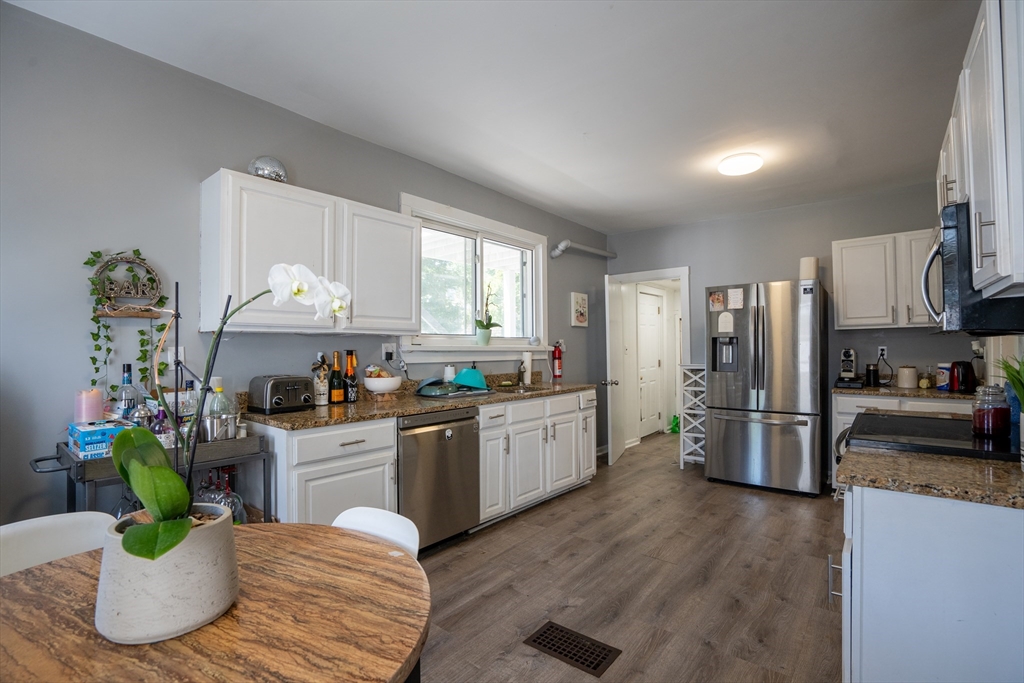 40 Newcastle Road, Boston, Massachusetts, 4 Bedrooms Bedrooms, 6 Rooms Rooms,1.5 BathroomsBathrooms,Residential Lease,For Rent,Newcastle Road,73381710
